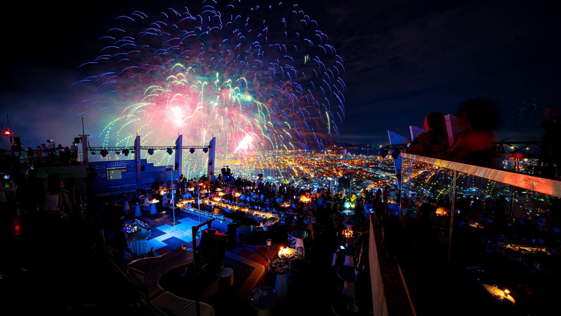 Hình ảnh minh họa cho Sky Bar – Góc nhìn toàn cảnh thành phố