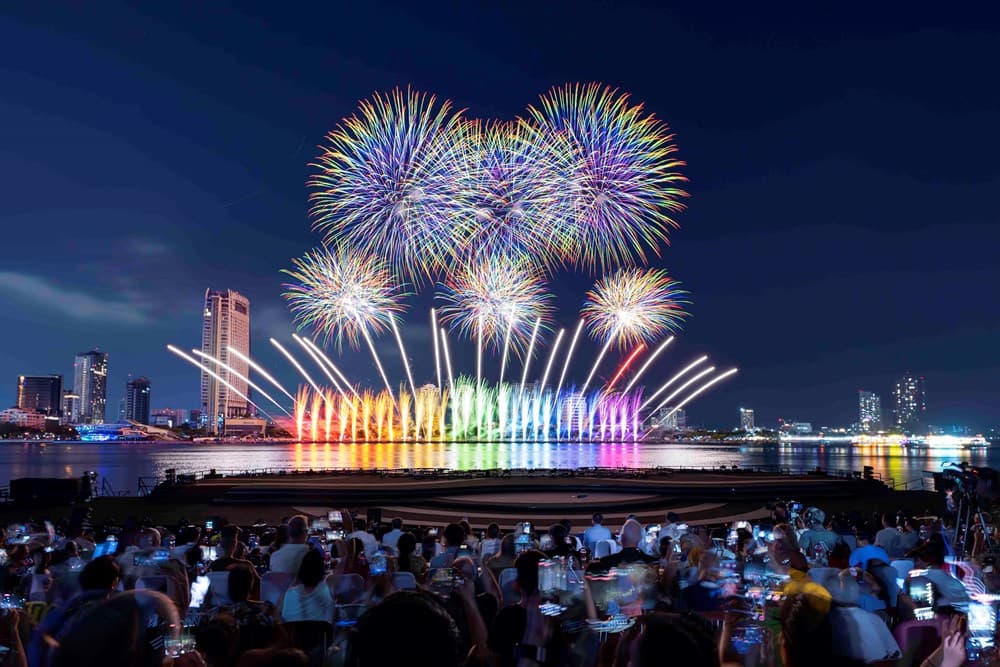 Hình ảnh phao hoa da nang song han 2026
