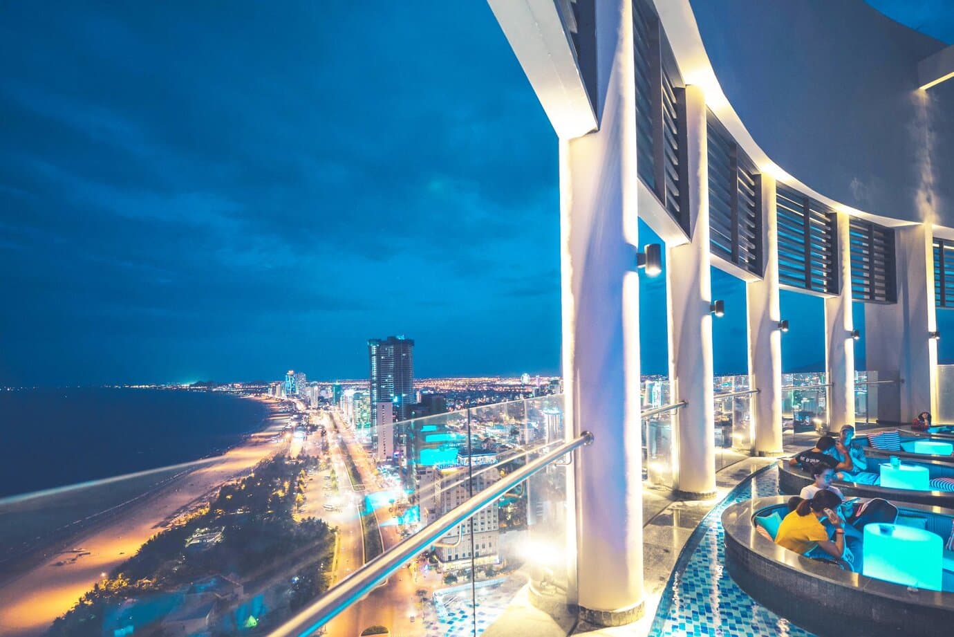 Horizon Bar rooftop cafe ngắm thành phố Đà Nẵng về đêm